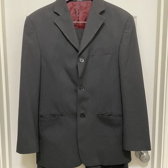 Haggar Enterprise 38R 3 Button Black Pinstripe 2 Pc Suit 32 X 32 Pleated Pants - Picture 2 of 16